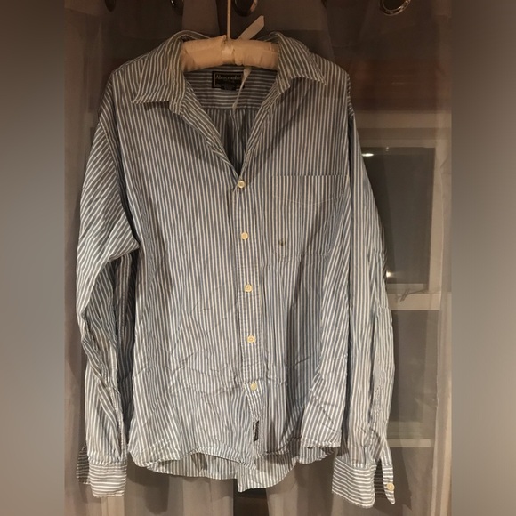 Nice button down shirt - Picture 2 of 3